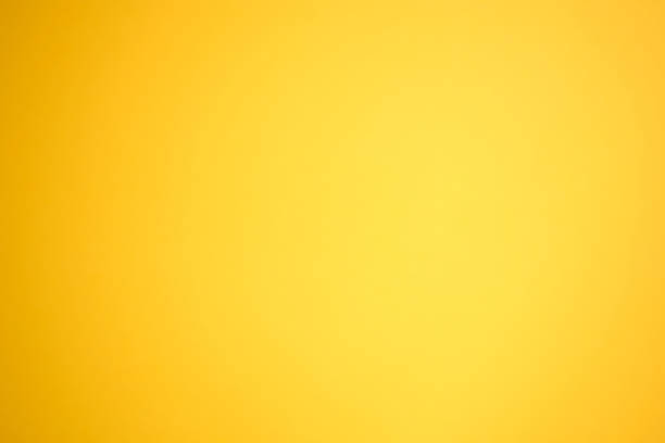 vista superior de papel naranja. fondo abstracto brillante sin textura. - fondo amarillo fotografías e imágenes de stock