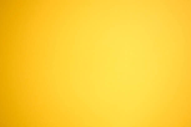 vista dall'alto in carta arancione. sfondo luminoso astratto senza texture. - sfondo giallo foto e immagini stock