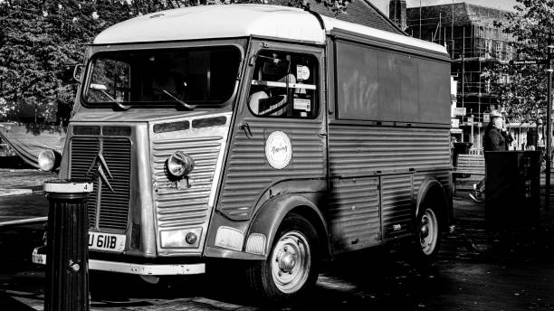 Black And White Image Vintage Citroen HY Converted Food Truck Van In An Outdoor Market Epsom Surrey London, Octoober 31 2021, Black And White Image Vintage Citroen HY Converted Food Truck Van In An Outdoor Market citroen hy stock pictures, royalty-free photos & images