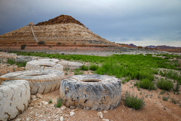 istock Record low water level at Lake Mead 1350687152