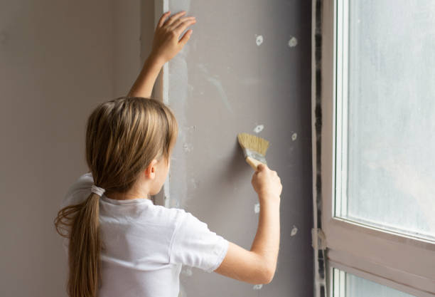 istock girl with brush 1350692595