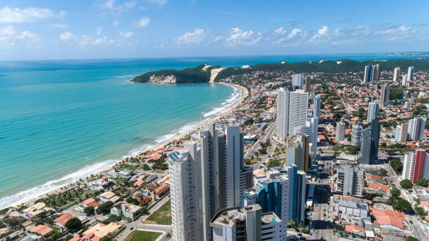 ナタールの街、リオグランデ・ド・ノルテの美しい航空写真。 - road beach sky cloud ストックフォトと画像