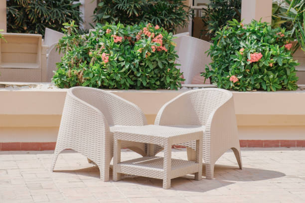 plastic wicker garden furniture set. a table and two armchairs made of wicker plastic - fake rattan imagens e fotografias de stock