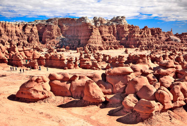 przegląd doliny goblinów - goblin valley state park zdjęcia i obrazy z banku zdjęć