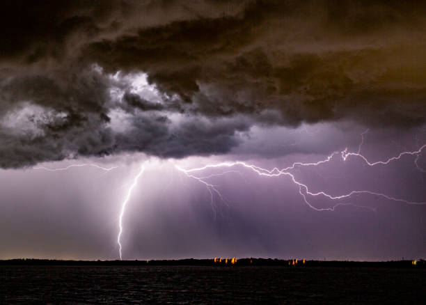 istock Lightning Cloud to Ground and Cloud to Air 1350719825