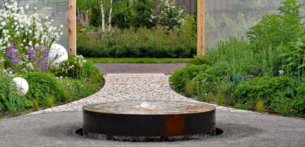 design moderno del giardino - fountain landscaped ornamental garden flower bed foto e immagini stock