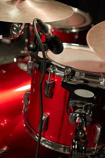 Closeup Of Clean Red Drum Set At Concert Stock Photo - Download Image Now -  Drum - Percussion Instrument, Close-up, Stage - Performance Space - iStock