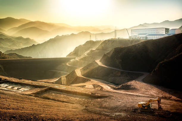 vista de la planta industrial minera en la montaña. - mining fotografías e imágenes de stock