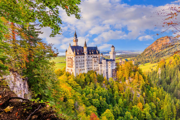 замок нойшванштайн, германия. - neuschwanstein allgau europe germany стоковые фото и изображения