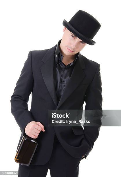 Man In Black 엄격하게 어울리다 모자 위스키 1930-1939 년에 대한 스톡 사진 및 기타 이미지 - 1930-1939 년, 검은색, 깡패