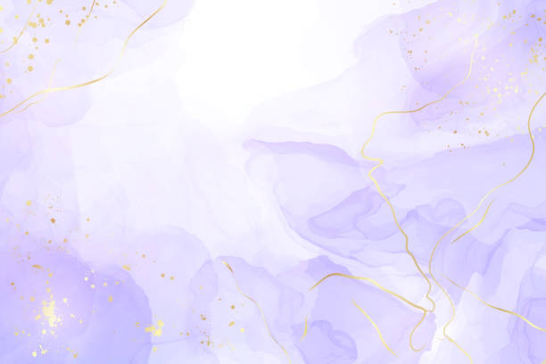 фиолетовый лавандовый жидкий акварельный фон с золотистыми линиями. эффект рисования пастельных фиолетовых мраморных спиртов. шаблон диз� - аметист stock illustrations