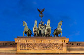brandenburger-tor-quadriga-bei-nacht.jpg?b=1&s=170x170&k=20&c=tdrDv9YHExi-trdWcVEzdZEFAjsOPMISOdNvaEADe0Q=