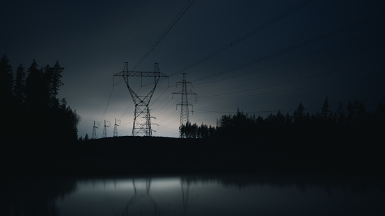 Línea eléctrica de alta tensión por la noche photo