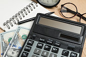 taschenrechner-geld-und-briefpapier-auf-dem-tisch-nahaufnahme-steuerbuchhaltung.jpg?b=1&s=170x170&k=20&c=S2Bfp-vdP1RP2WaF67sMisLtEsmX2ad5rf5yj0uHnds=