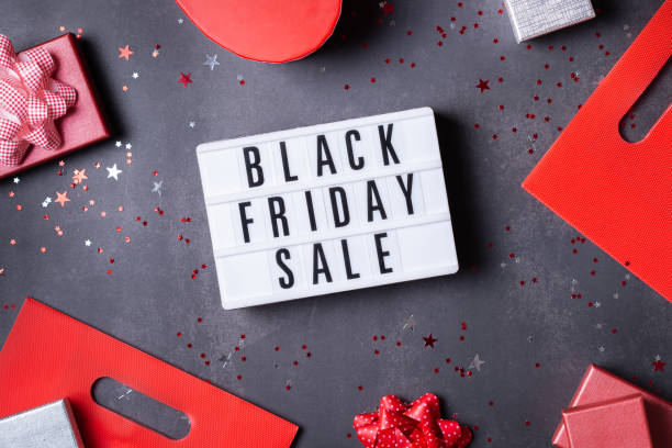istock Black Friday Sale pattern with red boxes and shopping bags 1350830244
