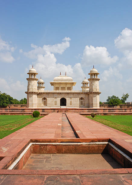 istock Tomb of I'timad-ud-Daulah, India 135085135