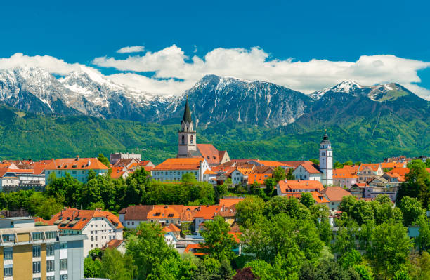 malowniczy widok na starożytne słoweńskie miasto kranj - słowenia zdjęcia i obrazy z banku zdjęć