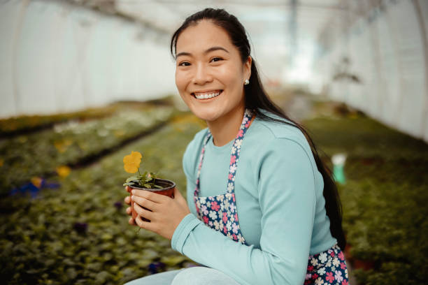 istock Getting ready for the planting season 1350878902