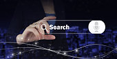 suche-nach-informationsdaten-zum-internet-netzwerkkonzept-hand-halten-digitale-hologramm.jpg?b=1&s=170x170&k=20&c=kw6ARboZ-iIvGV4yzp4RtkVjgZyHWt5DwdrkO4jcHfI=