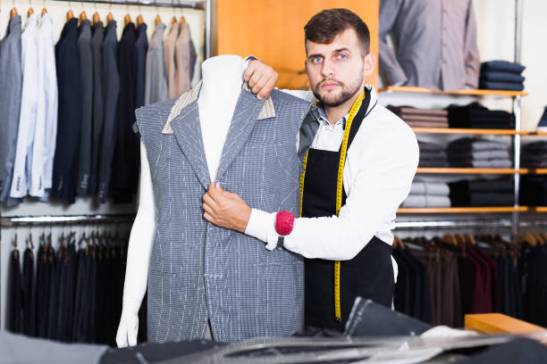 istock male snipper  in  atelier 1350900167