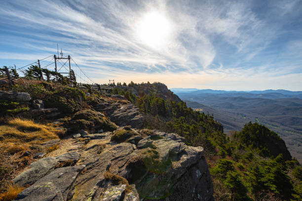 parque estatal grandfather mountain en temporada de otoño. - blue ridge mountains north carolina mountain range ridge fotografías e imágenes de stock