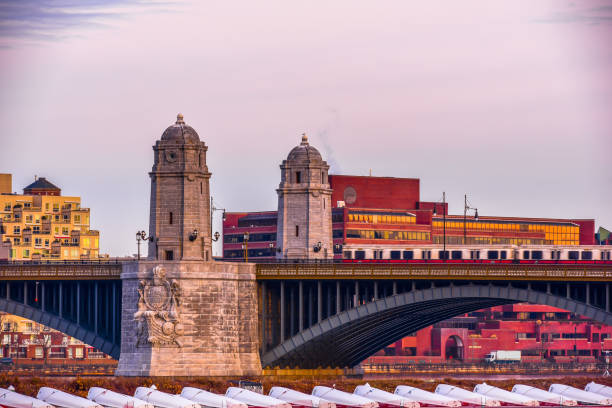 longfellow bridge, boston pela manhã. - boston skyline back bay massachusetts - fotografias e filmes do acervo