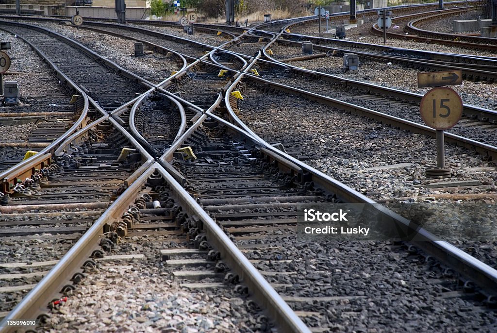 Linha de trem atravessando - Foto de stock de Estrada de ferro royalty-free