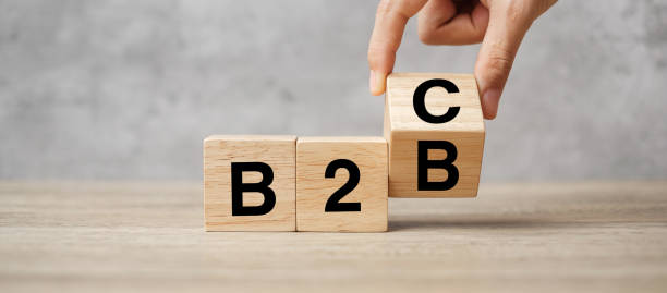 bloque de cubo de madera cambiado a mano de b2c a b2b. conceptos de comercio electrónico, marketing y estrategia - b2c fotografías e imágenes de stock