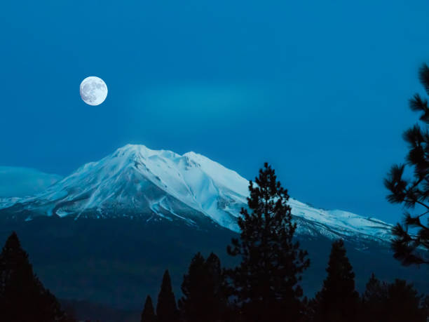 istock Full moon rising over Mt. Shasta 1350968121