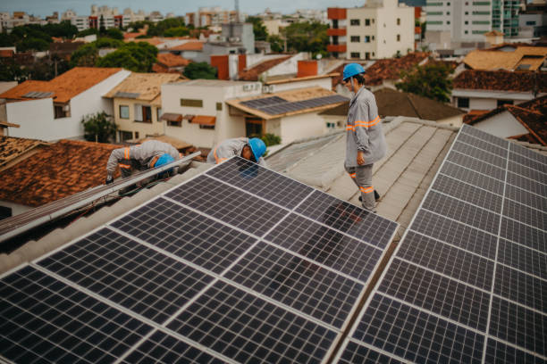 istock installation and maintenance of solar panels 1350974256