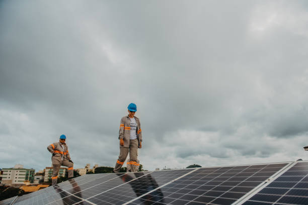 istock installation and maintenance of solar panels 1350974294