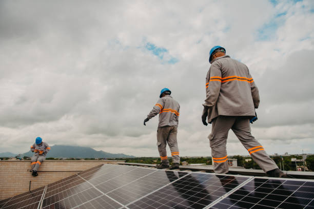 istock installation and maintenance of solar panels 1350974340