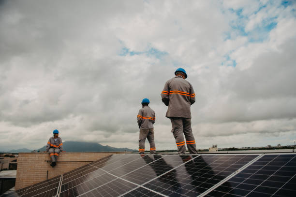 istock installation and maintenance of solar panels 1350974349