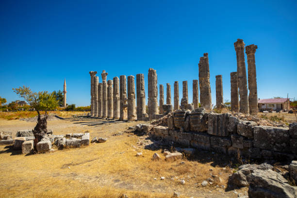터키 메르신의 제우스 사원 (우즌카부르크) 고대 도시 - tyche 뉴스 사진 이미지