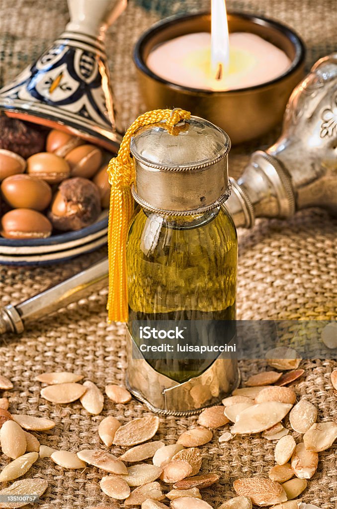 Natura morta di frutta e olio di argan - Foto stock royalty-free di Africa