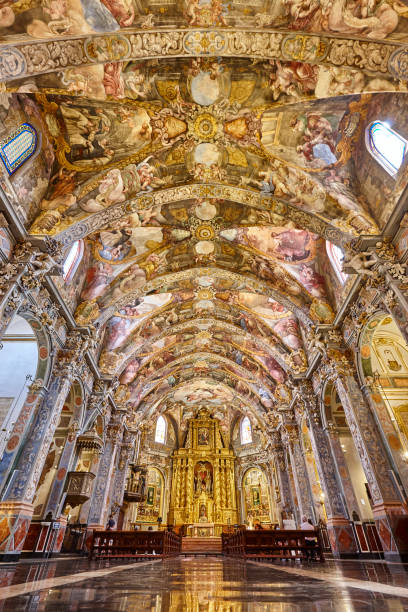 malowany dach i ołtarz w kościele san nicolas. walencja. hiszpania - valencia cathedral zdjęcia i obrazy z banku zdjęć