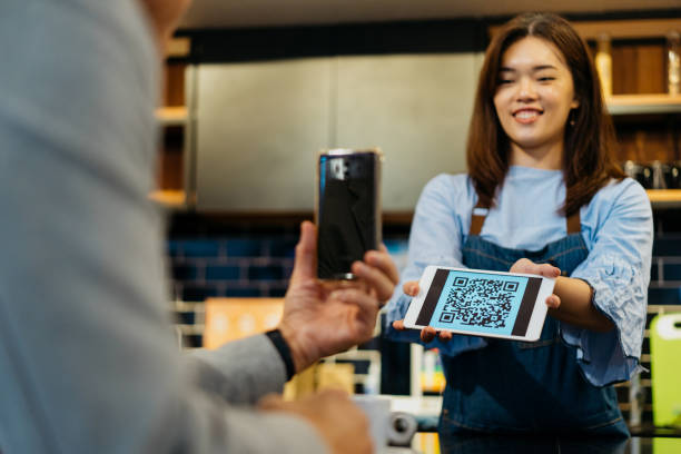 istock Asian man making contactless payment with E-wallet at cafe 1351049662