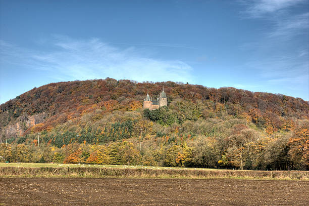 동화 성 castell coch - castle cardiff wales welsh culture 뉴스 사진 이미지