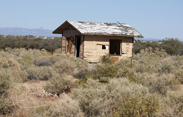 istock Abandoned wooden cabin 135105544