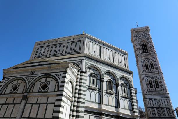 florence/italy. piazza del duomo. battistero - renaissance florence italy piazza duomo italy foto e immagini stock