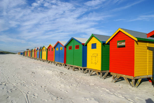 무이젠베르크 해변의 다채로운 해변 오두막 - cape town beach hut multi colored 뉴스 사진 이미지