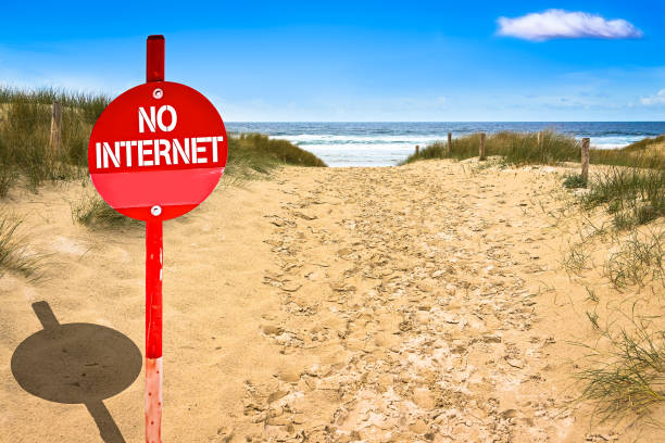 Digital Detox on the Beach Sign with the Words No Internet on an Sunny Beach offline stock pictures, royalty-free photos & images