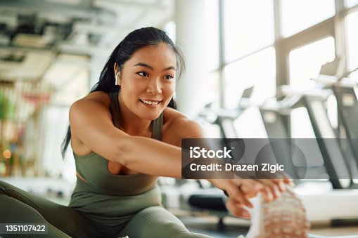 Foto Stock Sports people fitness training with weights at gym, workout  exercise and being active at health center. Team of men and woman lifting,  friends doing teamwork planks and exercising at sports