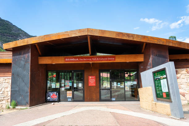 centro culturale brambuk a halls gap, vic - aborigine didgeridoo indigenous culture australia foto e immagini stock