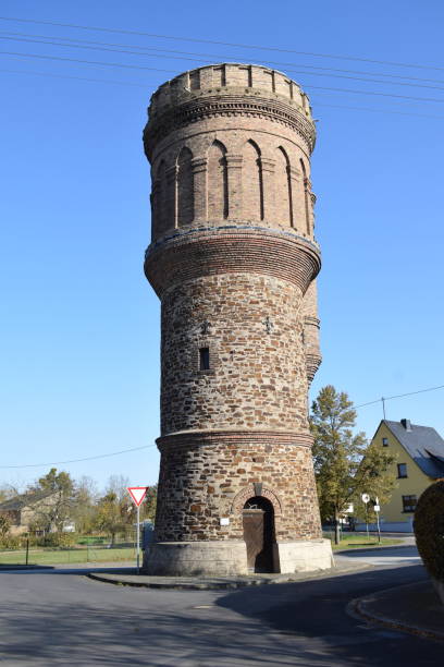 średniowieczna wieża ciśnień w münstermaifeld - münstermaifeld zdjęcia i obrazy z banku zdjęć