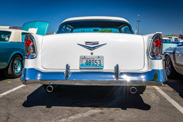 1956 шевроле белэйр хардтоп купе - chevrolet bel air personal land vehicle american culture car стоковые фото и изображения