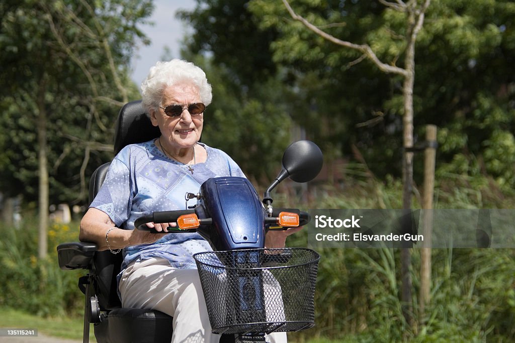 Ciclomotor para personas con discapacidades motrices - Foto de stock de Ciclomotor de movilidad libre de derechos