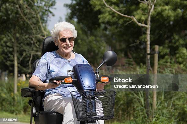 Ciclomotor Para Personas Con Discapacidades Motrices Foto de stock y más banco de imágenes de Ciclomotor de movilidad