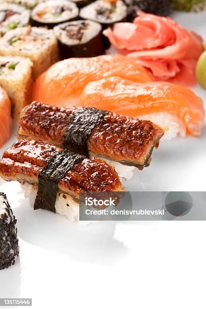 Diferentes Tipos De Sushi Foto de stock y más banco de imágenes de Aguacate - Aguacate, Alimento, Anguila de agua salada