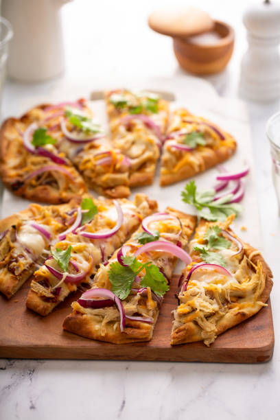 istock Barbeque chicken flatbread with cheese and red onion 1351182343
